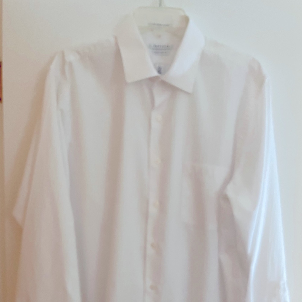 VANHEUSEN regular fit, Lux Satin Stripe EUC 17 34/35 wrinkle free dress shirt